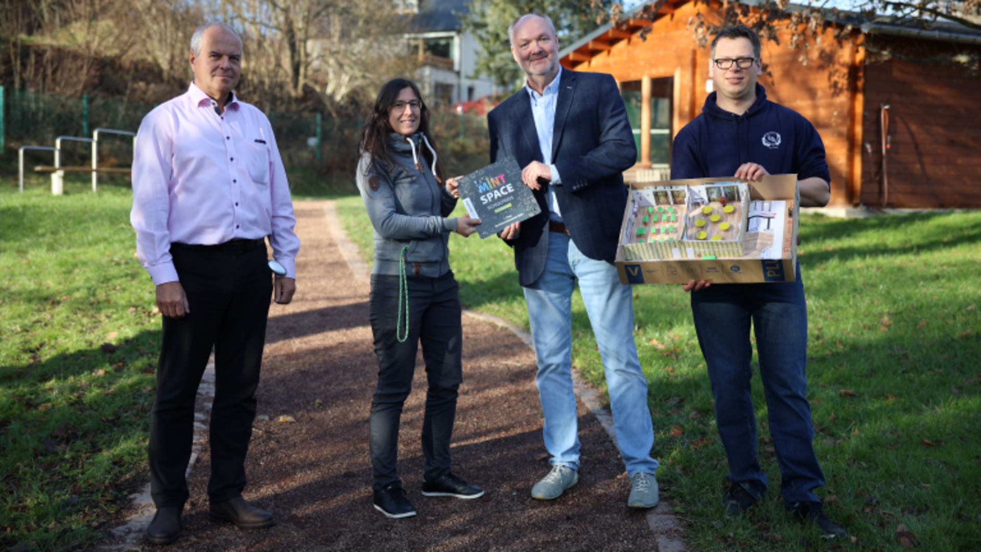 Bild: Preisübergabe 1. Platz Bundeswettbewerb - Evangelische Oberschule Burkhardtsdorf
