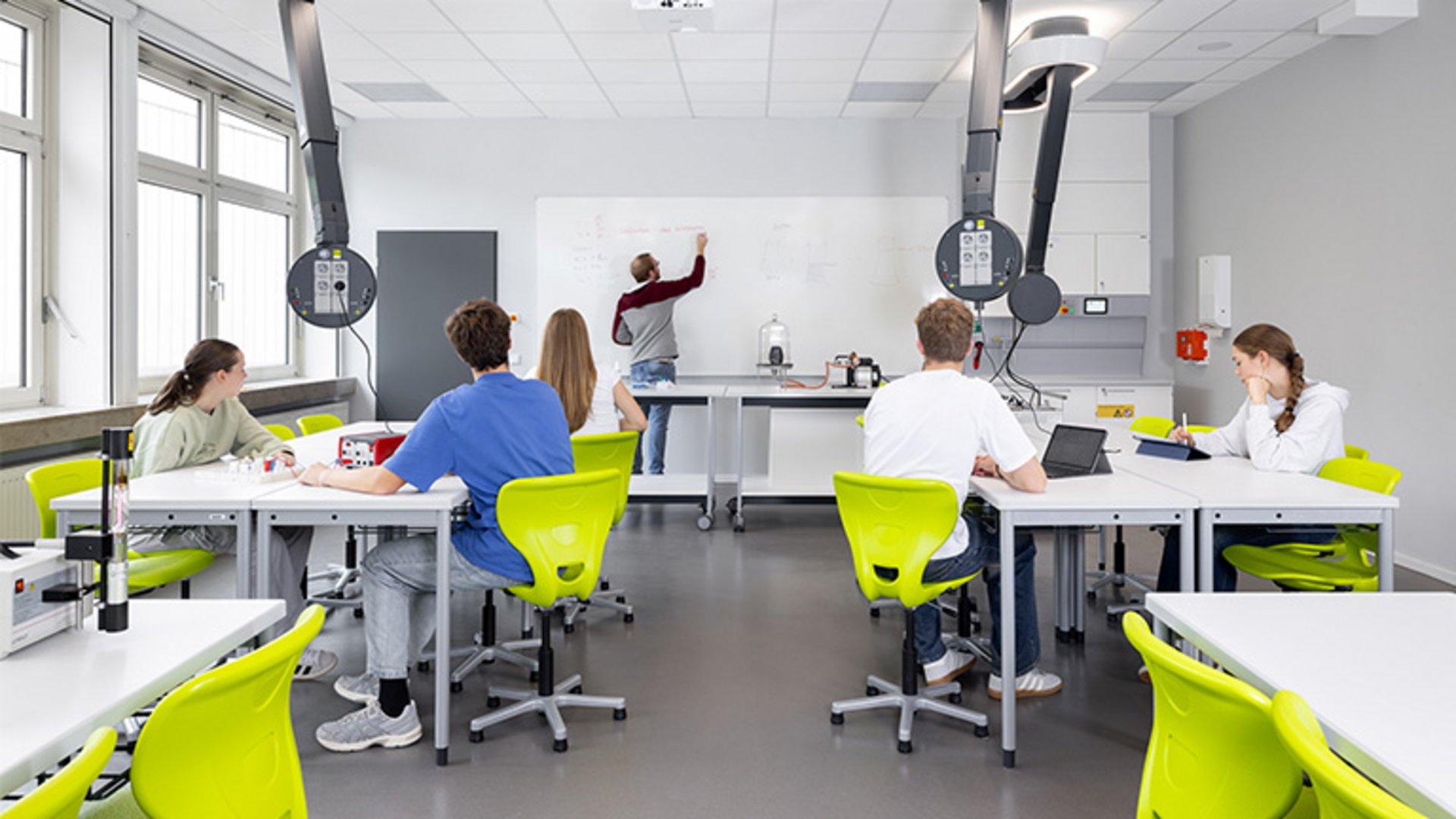 Bild Schulleitung und Lehrer