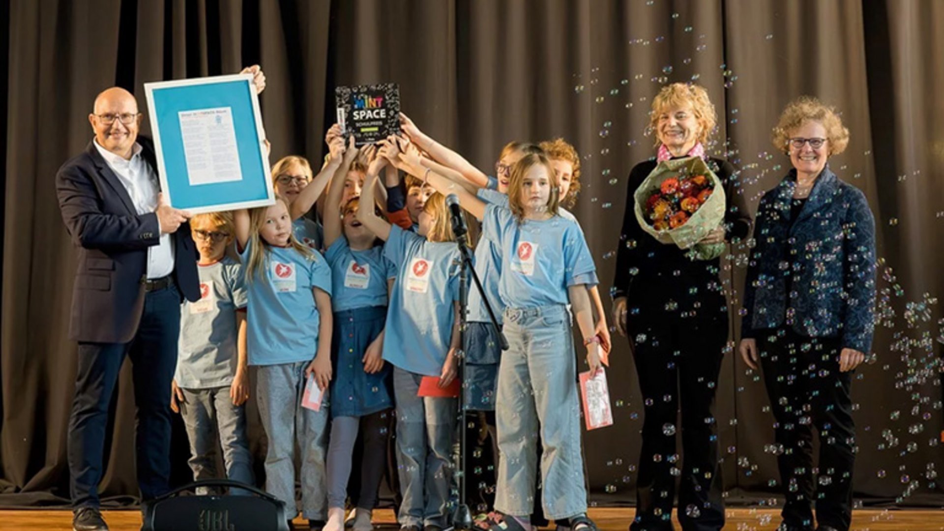 Bild: Preisübergabe 1. Platz Bundeswettbewerb - Fröbelschule Heidelberg