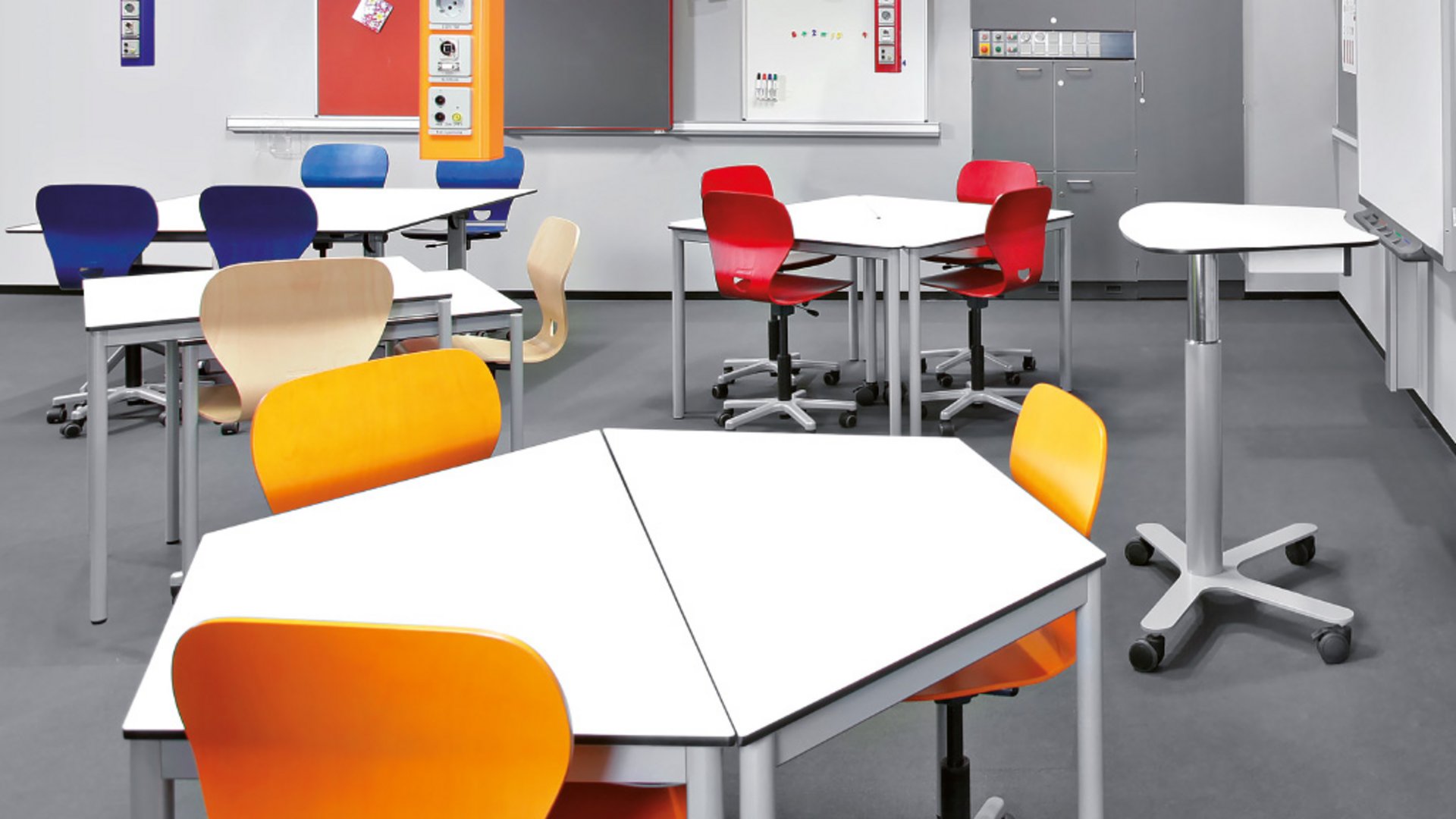 Bild: Flexibel kombinierbare COMBO Tische im Klassenzimmer