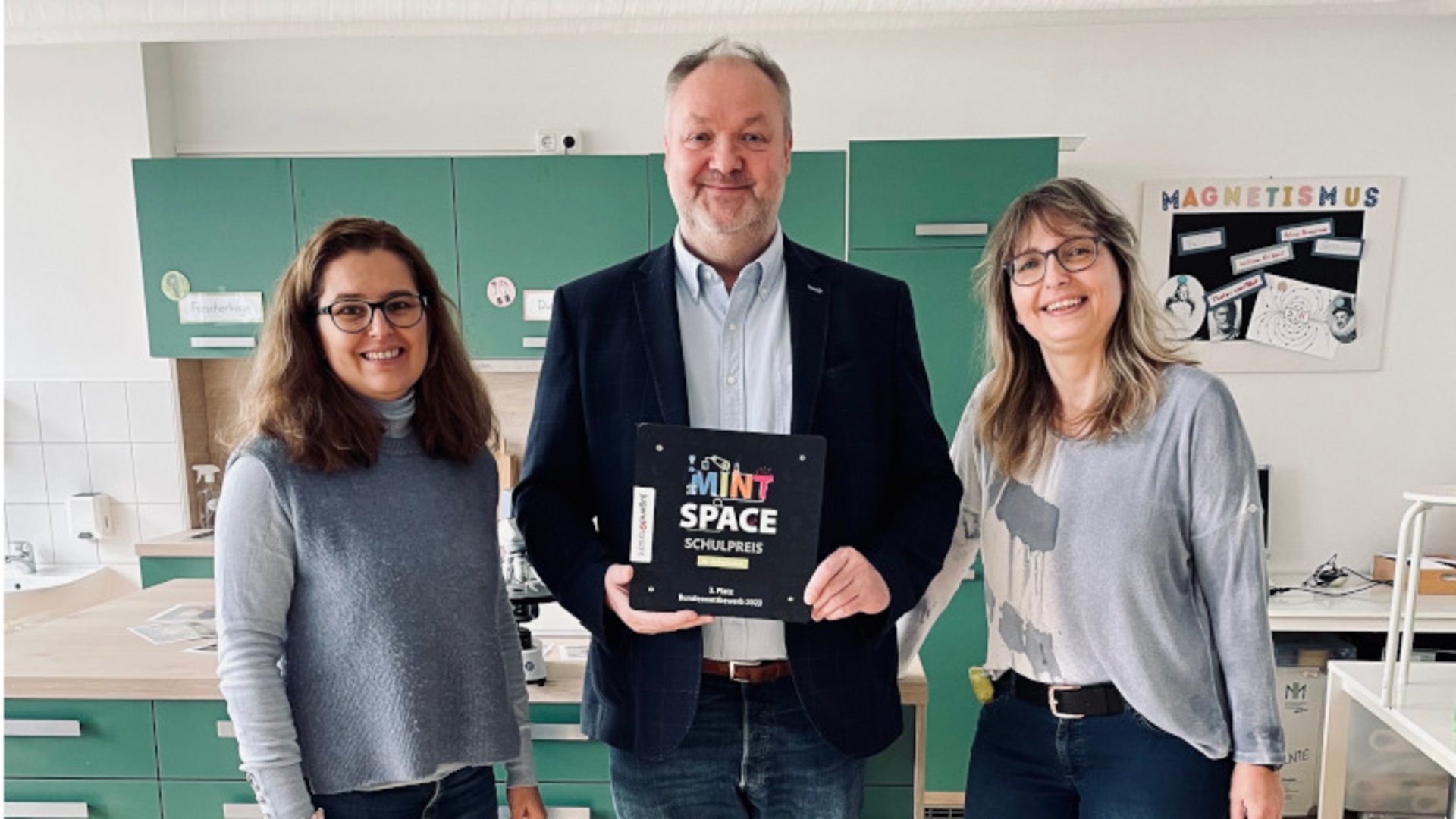 Bild: Preisübergabe 3. Platz Bundeswettbewerb Grundschule am Steigerwald in Erfurt